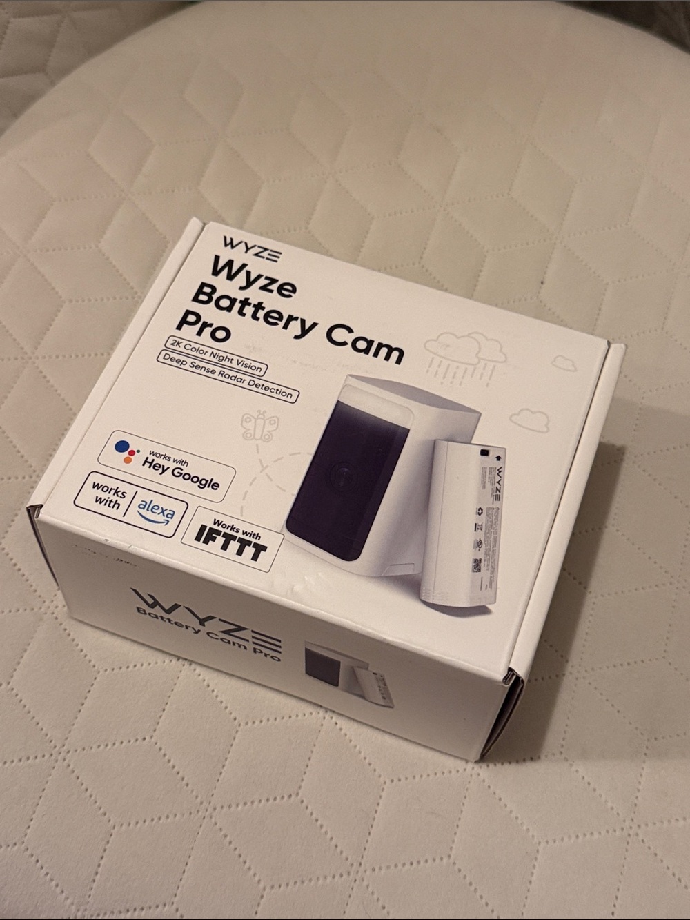 Wyze Battery Cam Pro - White and Black